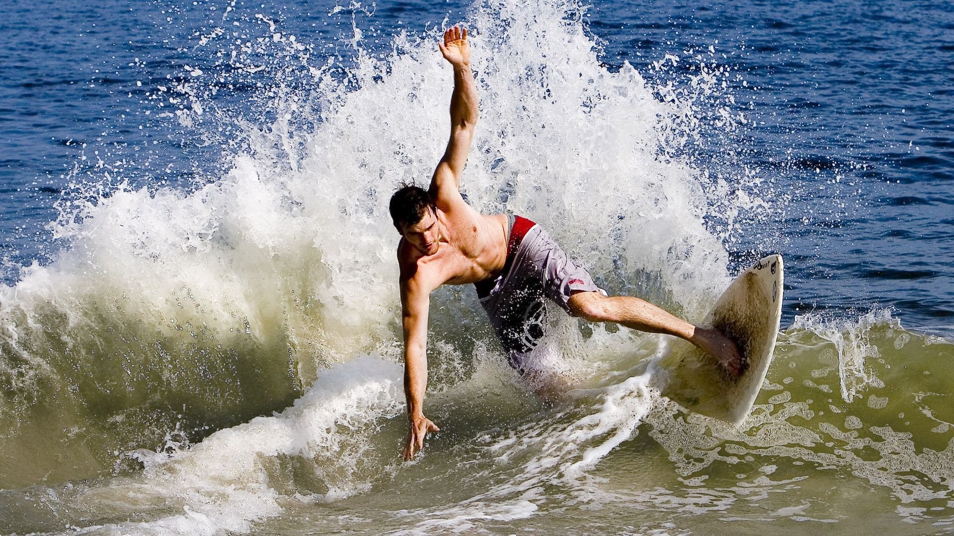 乒乓球选手上演精彩反击